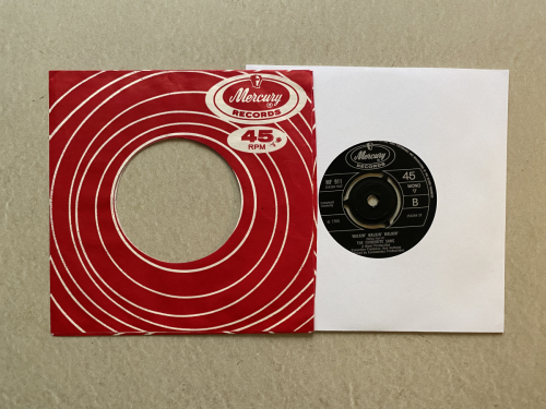 That Driving Beat / Walkin' Walkin' Walkin'